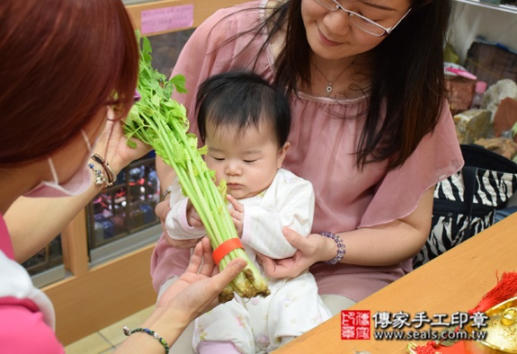 蕭寶寶(新北永和區嬰兒寶寶滿月剃頭理髮、免費嬰兒剃胎毛儀式吉祥話)。中國風會場，爸媽寶貝免費穿「日中韓」古裝禮服。專業拍照、DVD光碟、證書。★購買「臍帶章、肚臍章、胎毛筆刷印章」贈送：剃頭、收涎、抓周，三選一。 2015.09.26 照片13